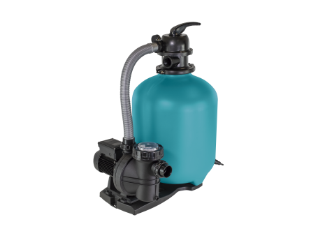 Swimming pool pump with filter